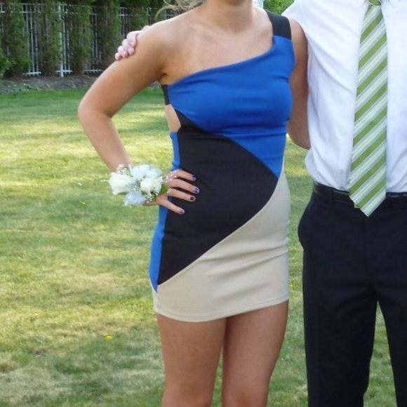 Dress - Picture 3 of 3